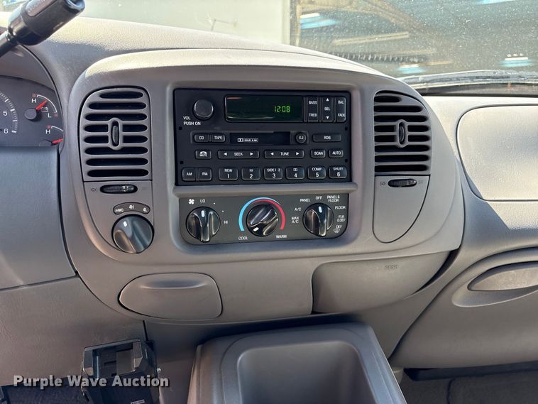image for item EU8679 2000 Ford Expedition SUV