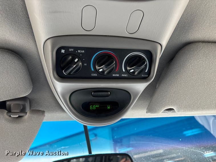 image for item EU8679 2000 Ford Expedition SUV