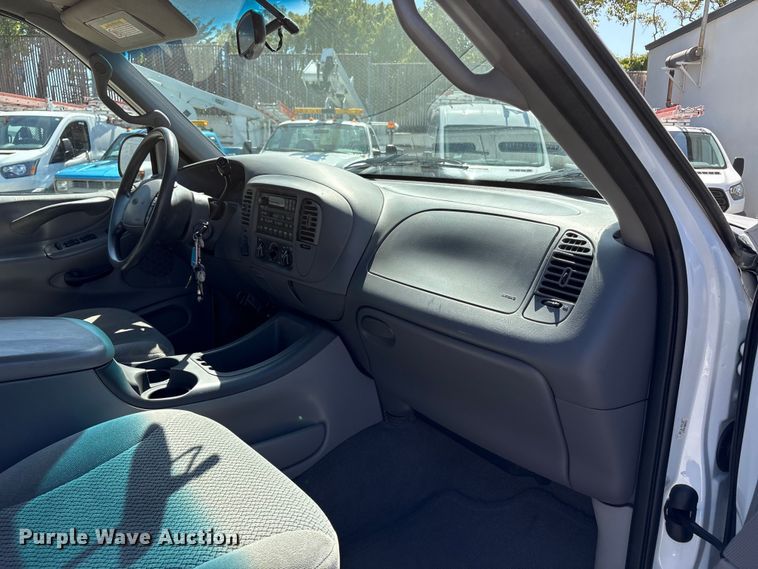 image for item EU8679 2000 Ford Expedition SUV