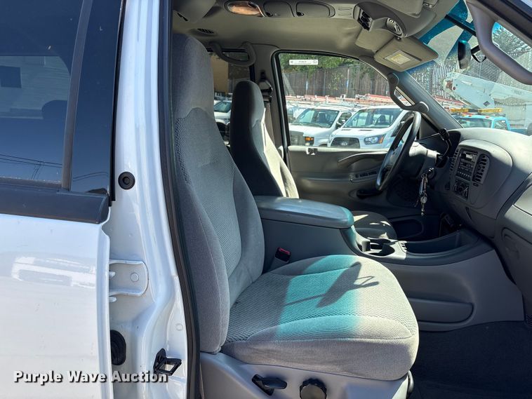 image for item EU8679 2000 Ford Expedition SUV