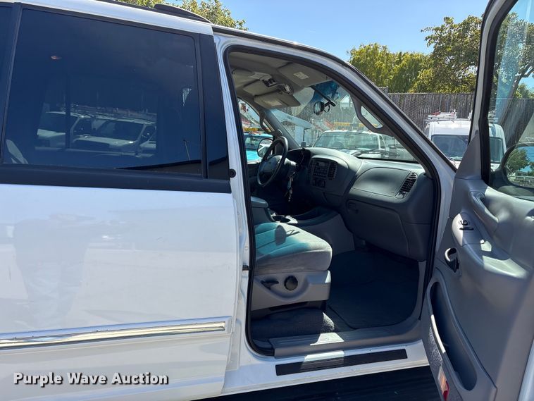 image for item EU8679 2000 Ford Expedition SUV