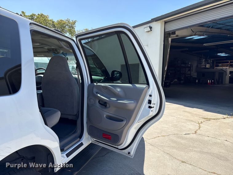 image for item EU8679 2000 Ford Expedition SUV