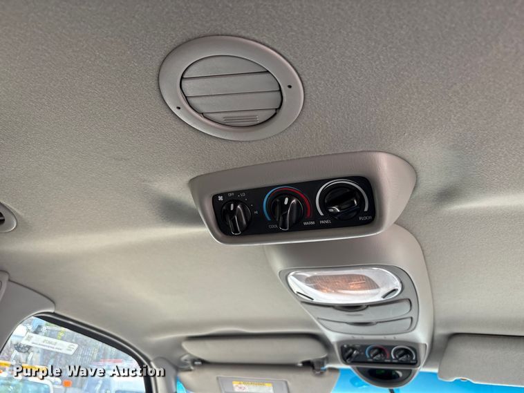 image for item EU8679 2000 Ford Expedition SUV
