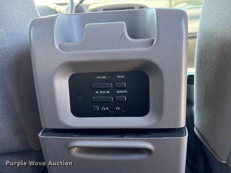 image for item EU8679 2000 Ford Expedition SUV