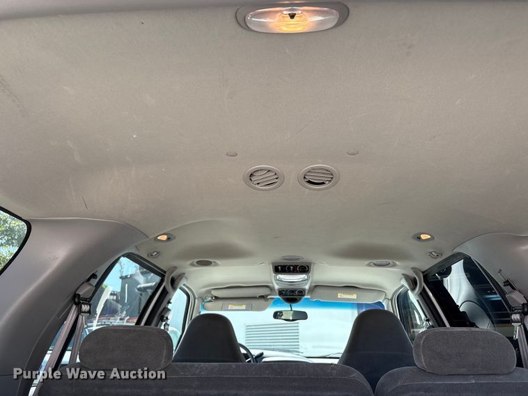 image for item EU8679 2000 Ford Expedition SUV