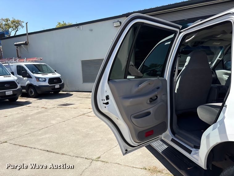 image for item EU8679 2000 Ford Expedition SUV