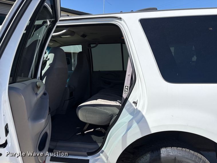image for item EU8679 2000 Ford Expedition SUV