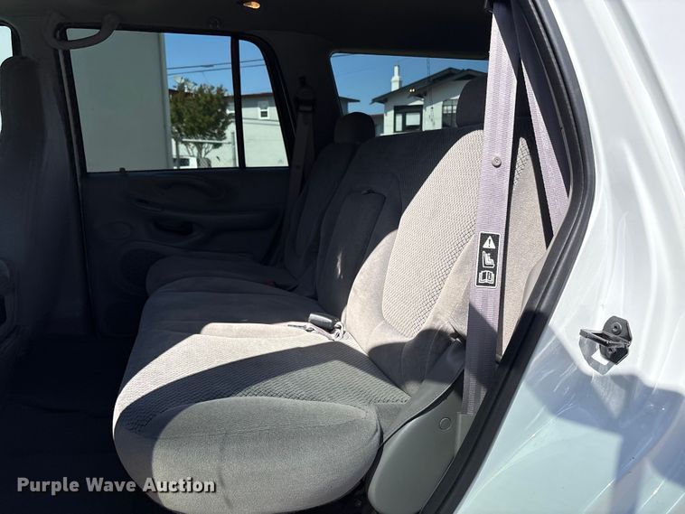 image for item EU8679 2000 Ford Expedition SUV