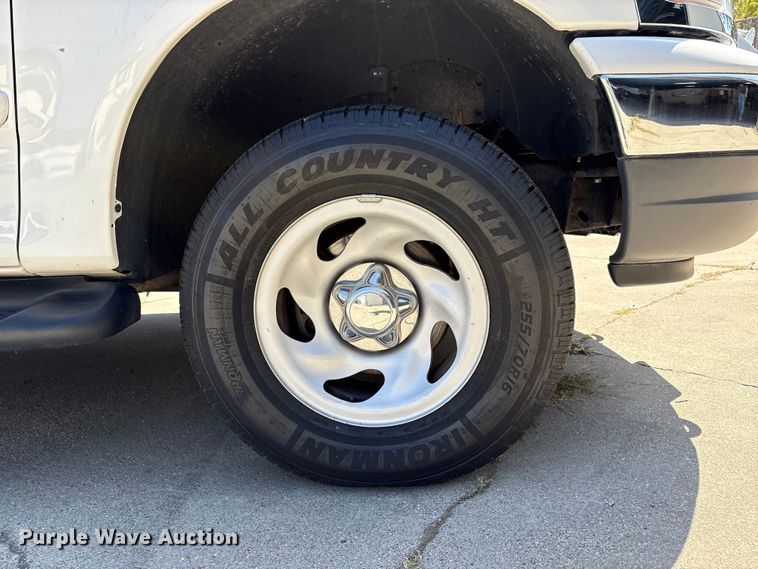 image for item EU8679 2000 Ford Expedition SUV