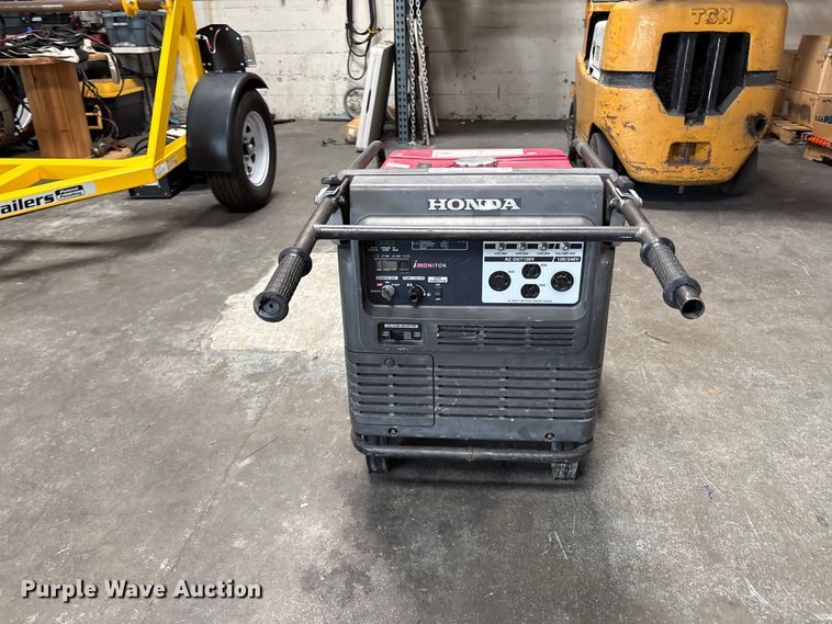 image for item EU8682 2010 Honda EM7000is generator