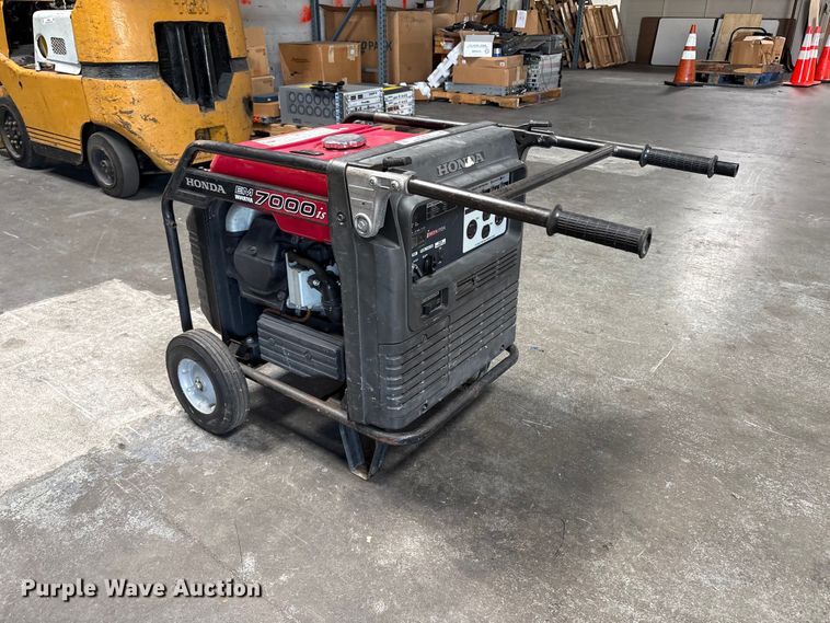 image for item EU8682 2010 Honda EM7000is generator