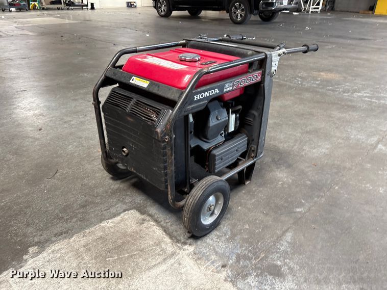 image for item EU8682 2010 Honda EM7000is generator