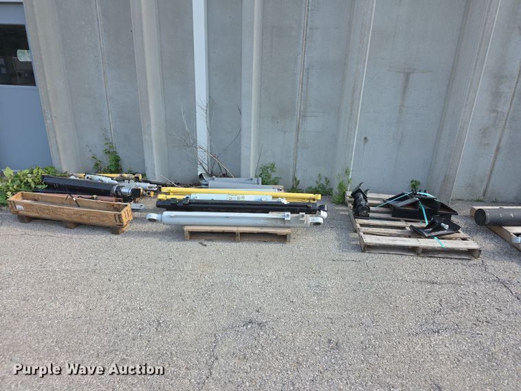 image for item EV2184 Truck Part and Attach.