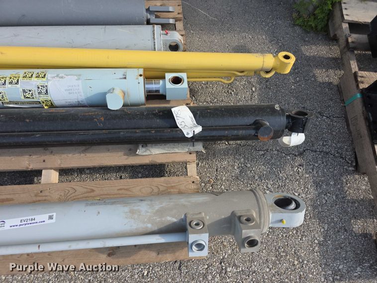 image for item EV2184 Truck Part and Attach.