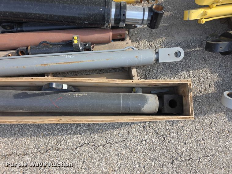 image for item EV2184 Truck Part and Attach.