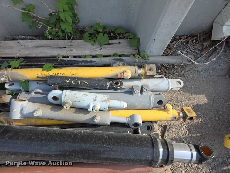 image for item EV2184 Truck Part and Attach.