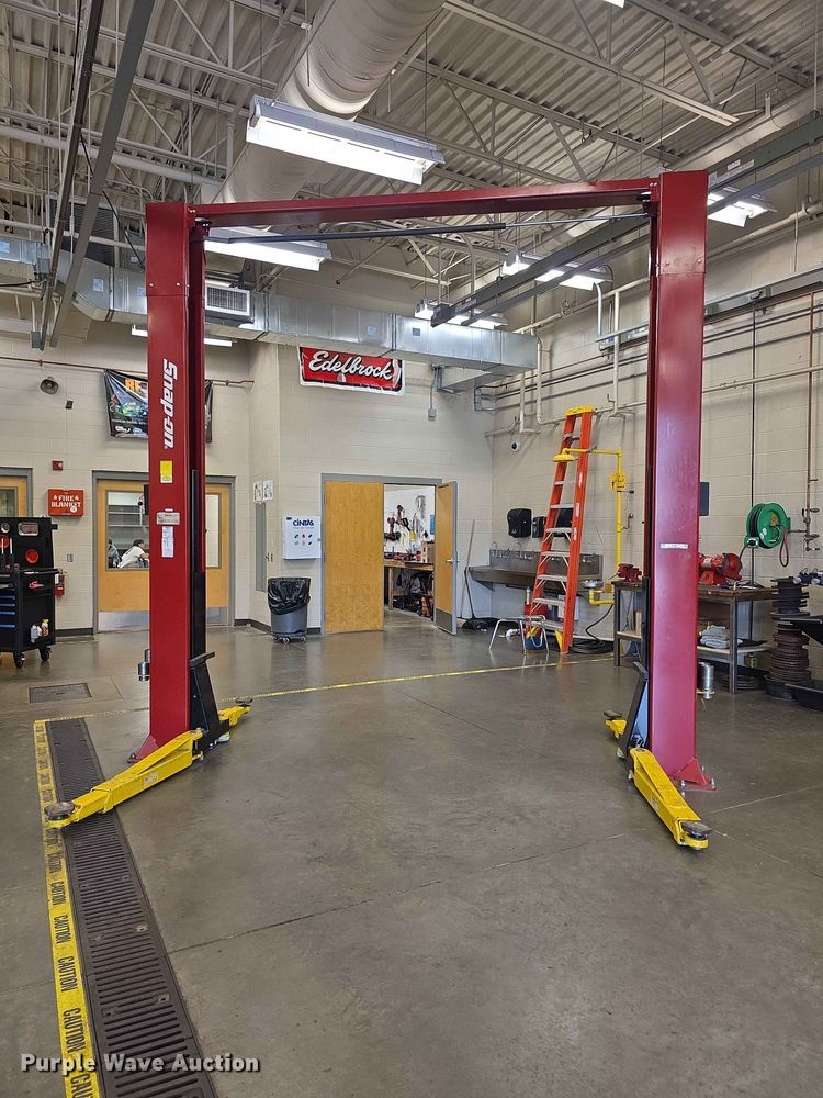 image for item EV2211 Snap-on Versymmetric CL10V3 two post automotive lift