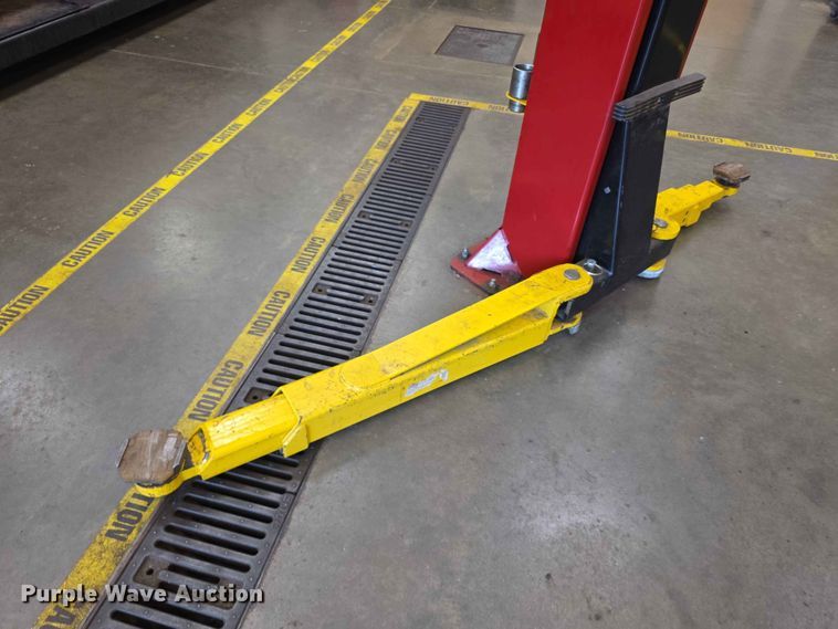 image for item EV2211 Snap-on Versymmetric CL10V3 two post automotive lift