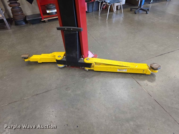image for item EV2211 Snap-on Versymmetric CL10V3 two post automotive lift