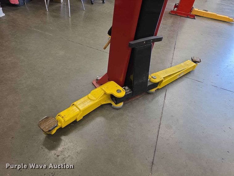 image for item EV2211 Snap-on Versymmetric CL10V3 two post automotive lift