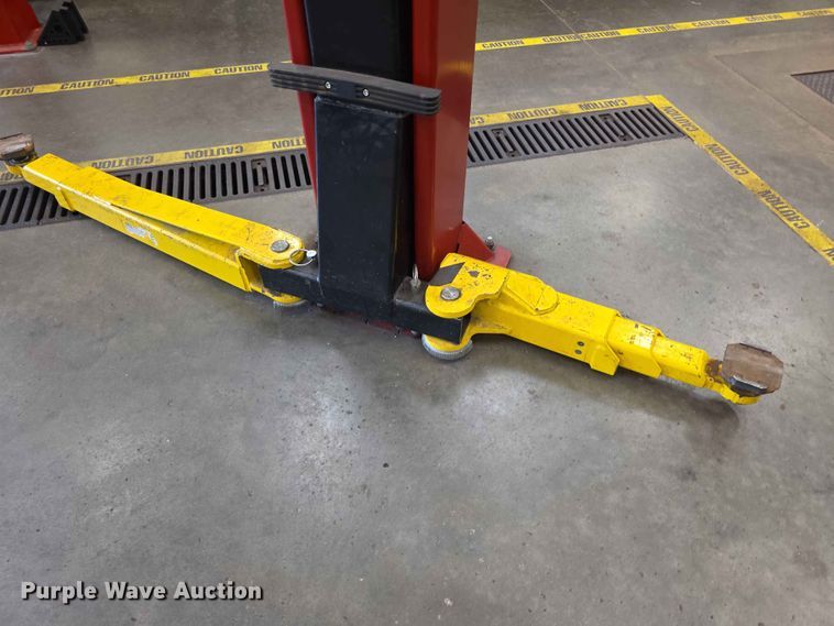 image for item EV2211 Snap-on Versymmetric CL10V3 two post automotive lift