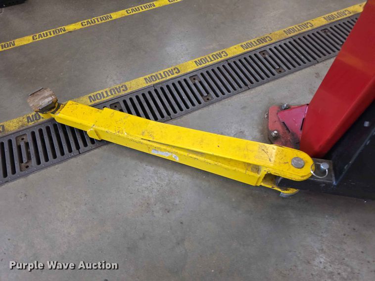 image for item EV2211 Snap-on Versymmetric CL10V3 two post automotive lift