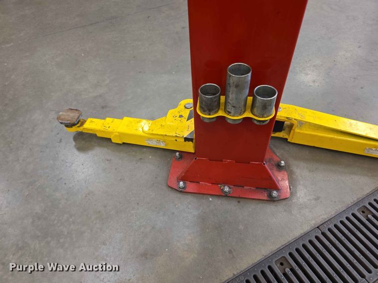 image for item EV2211 Snap-on Versymmetric CL10V3 two post automotive lift