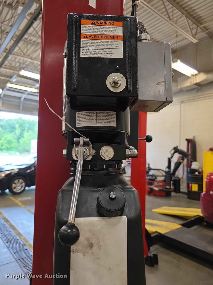 image for item EV2211 Snap-on Versymmetric CL10V3 two post automotive lift