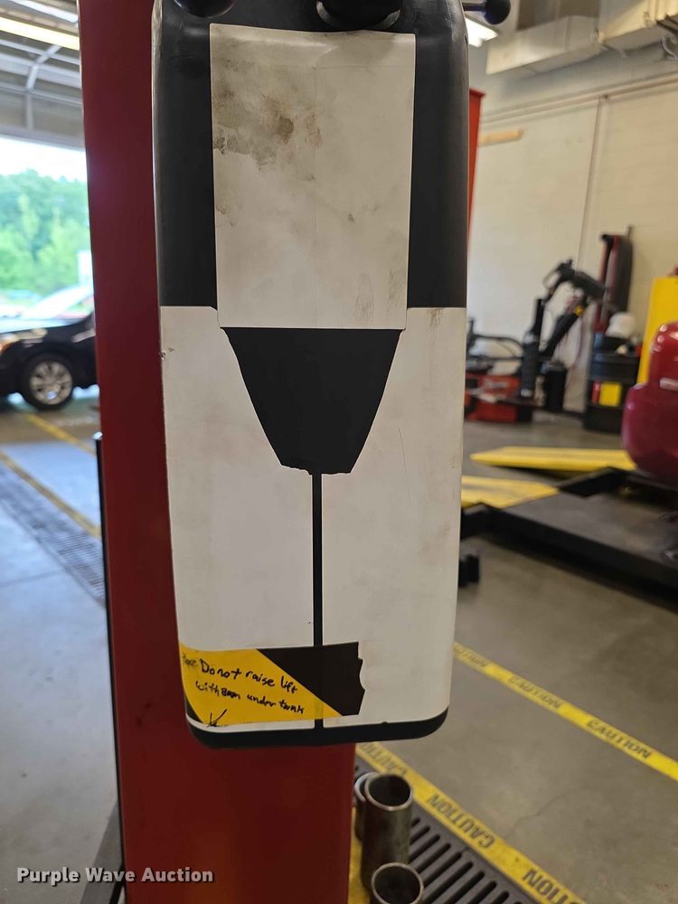 image for item EV2211 Snap-on Versymmetric CL10V3 two post automotive lift