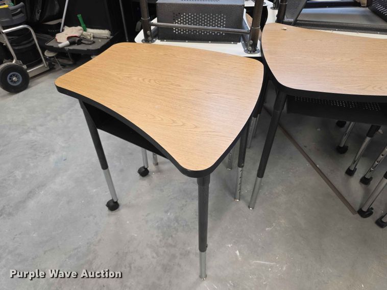 image for item EV2216 (47) desks