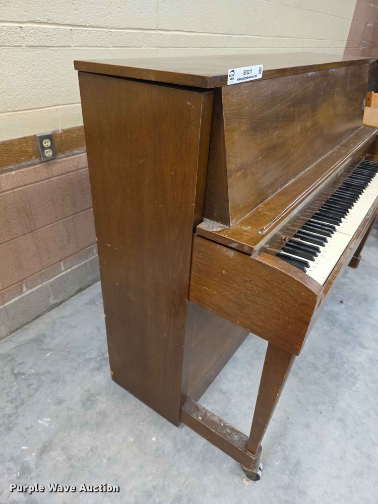 image for item EV2217 Baldwin piano