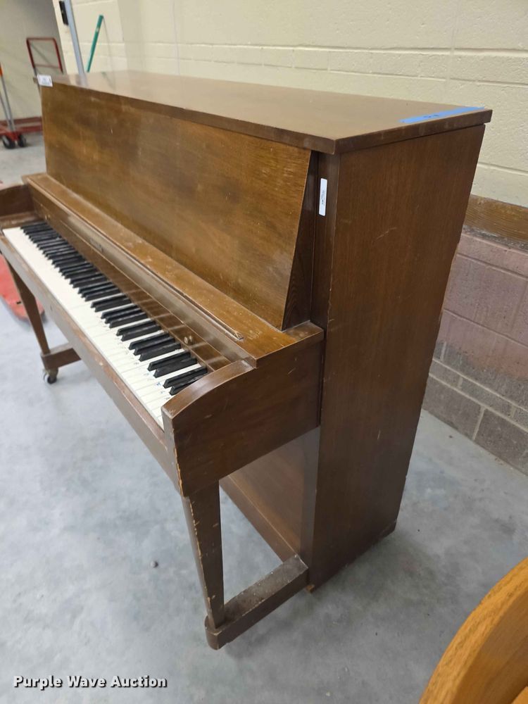 image for item EV2217 Baldwin piano