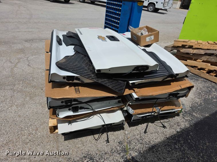 image for item EV2229 (9) Chevrolet pickup truck tailgates