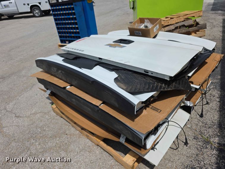 image for item EV2229 (9) Chevrolet pickup truck tailgates