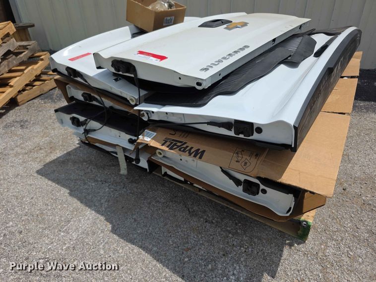 image for item EV2229 (9) Chevrolet pickup truck tailgates