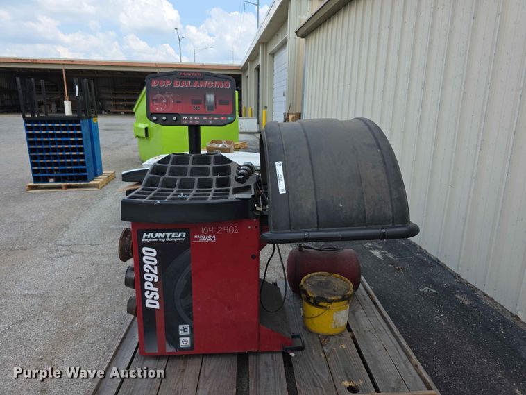 2014 Hunter DSP9200 tire balancer