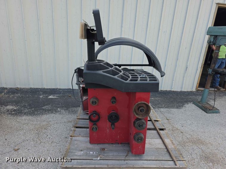 image for item EV2231 2014 Hunter DSP9200 tire balancer