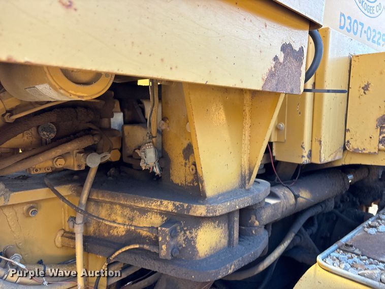 image for item EV2973 1999 Caterpillar 140H motor grader