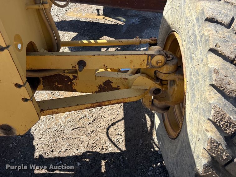image for item EV2973 1999 Caterpillar 140H motor grader