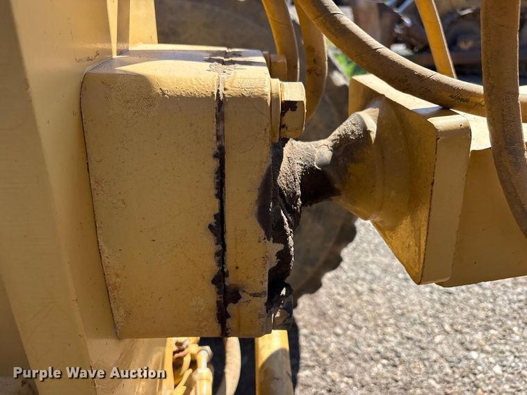 image for item EV2973 1999 Caterpillar 140H motor grader