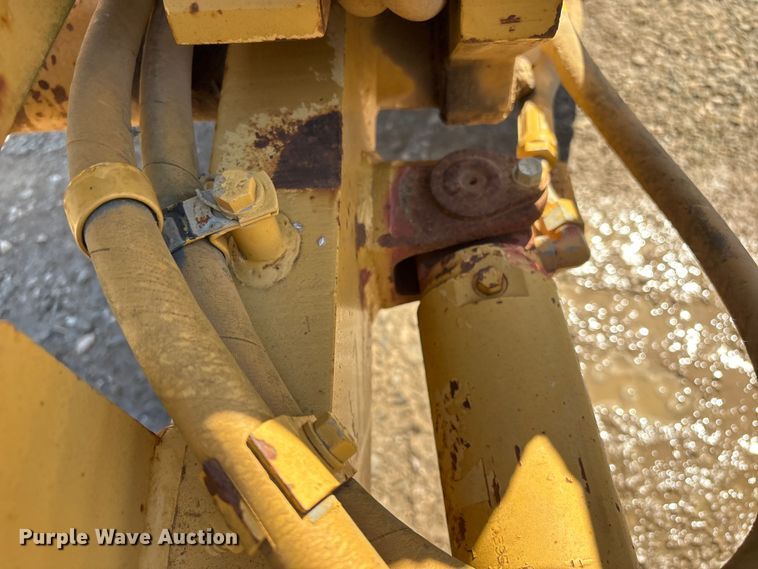 image for item EV2973 1999 Caterpillar 140H motor grader
