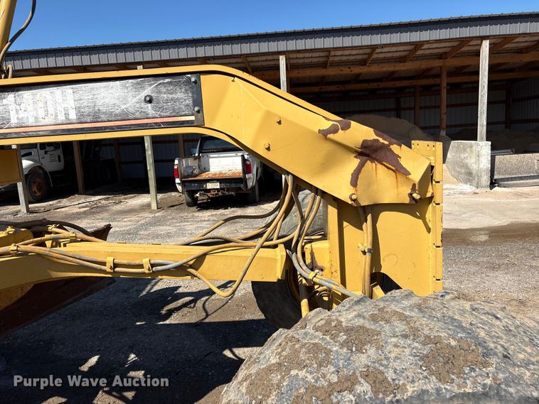 image for item EV2973 1999 Caterpillar 140H motor grader