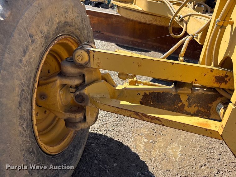 image for item EV2973 1999 Caterpillar 140H motor grader