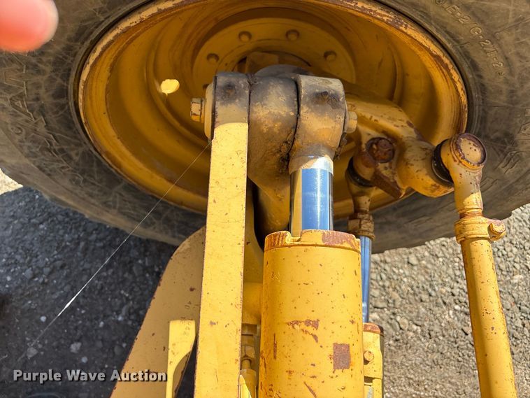 image for item EV2973 1999 Caterpillar 140H motor grader
