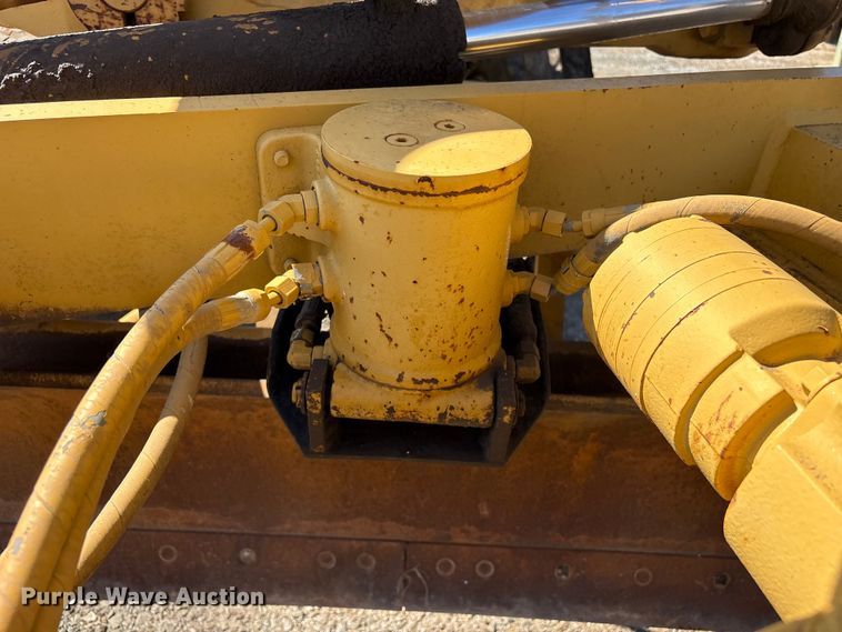 image for item EV2973 1999 Caterpillar 140H motor grader