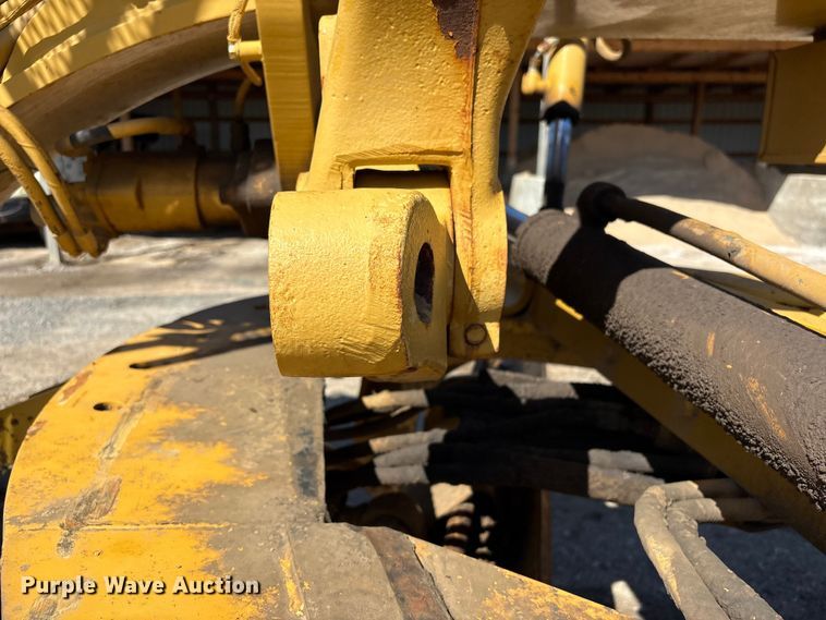 image for item EV2973 1999 Caterpillar 140H motor grader