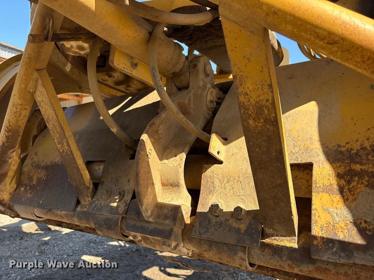 image for item EV2973 1999 Caterpillar 140H motor grader