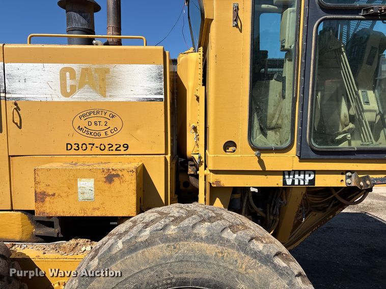 image for item EV2973 1999 Caterpillar 140H motor grader