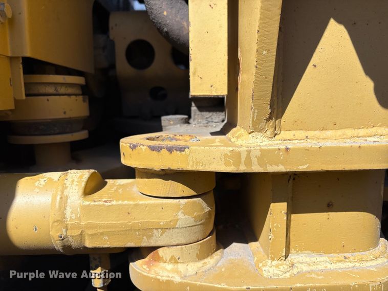 image for item EV2973 1999 Caterpillar 140H motor grader