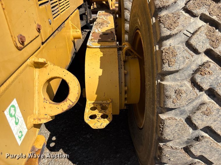 image for item EV2973 1999 Caterpillar 140H motor grader